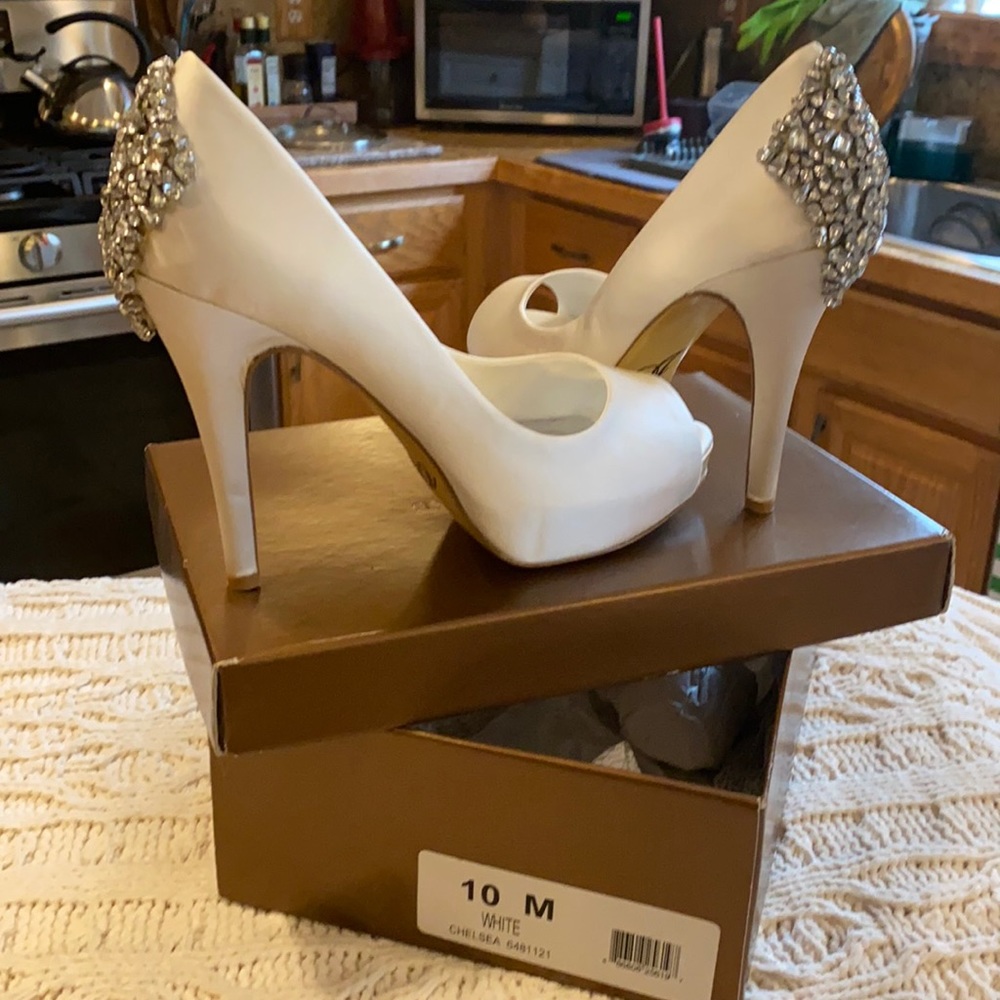 BEAUTIFUL EMBELLISHED HEELS
